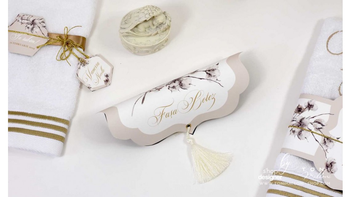 Trusou botez alb cu flori de bumbac si broderie personalizata Gold Cotton Wings 24